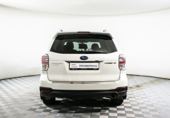 Подержанный автомобиль Subaru Forester Suv 2017 года (6 фото)