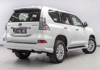 Подержанный автомобиль Lexus GX 2022 года (5 фото)