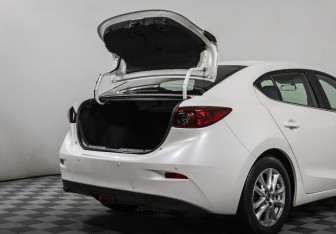 Подержанный автомобиль Mazda 3 Sedan 2014 года (16 фото)