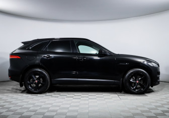 Подержанный автомобиль Jaguar F-Pace 2017 года (4 фото)
