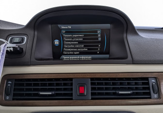 Подержанный автомобиль Volvo XC70 2011 года (28 фото)