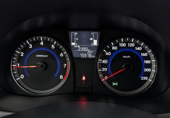 Подержанный автомобиль Hyundai Solaris Sedan 2015 года (16 фото)