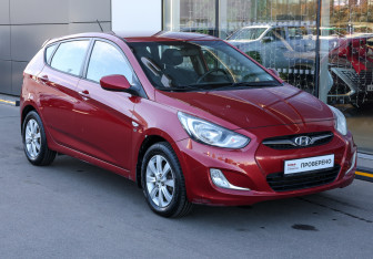 Подержанный автомобиль Hyundai Solaris Hatchback 2012 года (3 фото)