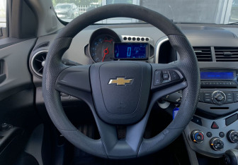 Подержанный автомобиль Chevrolet Aveo Hatchback 2013 года (17 фото)