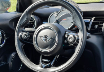 Подержанный автомобиль MINI Hatch 2020 года (14 фото)