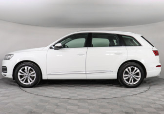 Подержанный автомобиль Audi Q7 2017 года (8 фото)