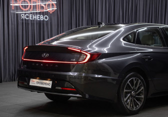 Подержанный автомобиль Hyundai Sonata 2022 года (23 фото)