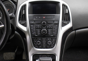 Подержанный автомобиль Opel Astra Hatchback 2013 года (15 фото)