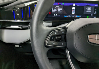 Подержанный автомобиль Geely Atlas 2024 года (27 фото)
