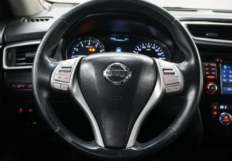 Подержанный автомобиль Nissan X-Trail 2016 года (14 фото)