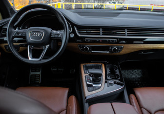 Подержанный автомобиль Audi Q7 2016 года (8 фото)