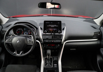 Подержанный автомобиль Mitsubishi Eclipse Cross 2021 года (9 фото)