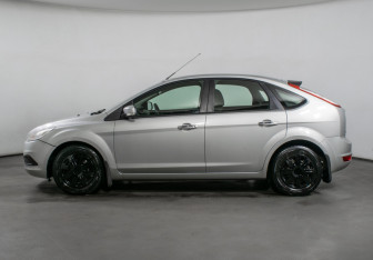 Подержанный автомобиль Ford Focus Hatchback 2011 года (8 фото)
