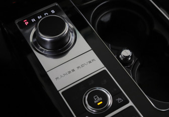 Подержанный автомобиль Land Rover Range Rover 2015 года (20 фото)