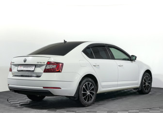 Подержанный автомобиль Skoda Octavia Liftback 2018 года (5 фото)