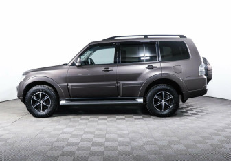 Подержанный автомобиль Mitsubishi Pajero 2012 года (3 фото)