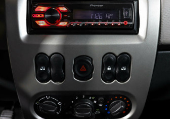 Подержанный автомобиль Renault Sandero 2012 года (8 фото)