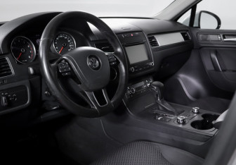 Подержанный автомобиль Volkswagen Touareg 2013 года (14 фото)