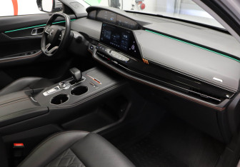 Подержанный автомобиль Changan UNI-K 2023 года (26 фото)