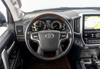 Подержанный автомобиль Toyota Land Cruiser Suv 2018 года (23 фото)