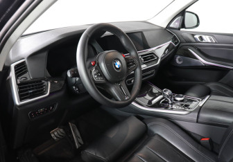 Подержанный автомобиль BMW X5 2020 года (12 фото)