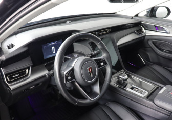 Подержанный автомобиль Hongqi H5 2024 года (9 фото)