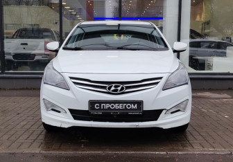 Подержанный автомобиль Hyundai Solaris Hatchback 2015 года (2 фото)