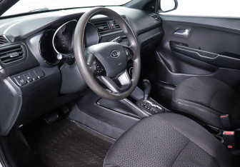Подержанный автомобиль Kia Rio Hatchback 2012 года (11 фото)
