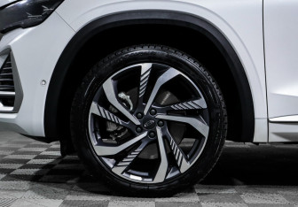 Подержанный автомобиль Geely Monjaro 2024 года (15 фото)