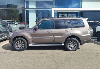 Подержанный автомобиль Mitsubishi Pajero 2014 года (8 фото)