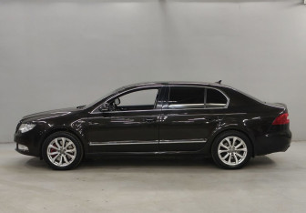 Подержанный автомобиль Skoda Superb Wagon 2013 года (8 фото)