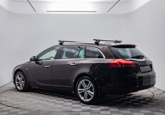 Подержанный автомобиль Opel Insignia Wagon 2011 года (7 фото)