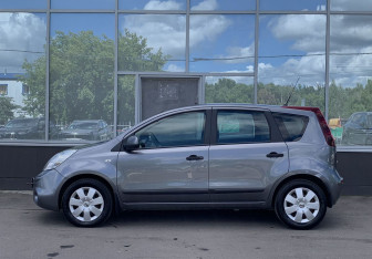 Подержанный автомобиль Nissan Note 2012 года (8 фото)