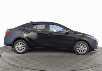 Подержанный автомобиль Toyota Corolla Sedan 2018 года (4 фото)