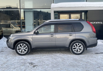 Подержанный автомобиль Nissan X-Trail 2013 года (8 фото)