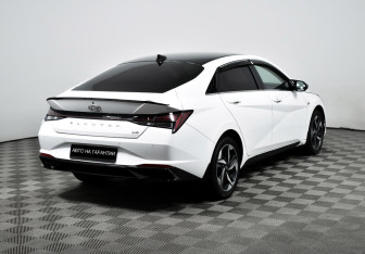 Подержанный автомобиль Hyundai Elantra Sedan 2020 года (3 фото)