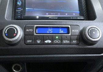 Подержанный автомобиль Honda Civic Sedan 2011 года (15 фото)