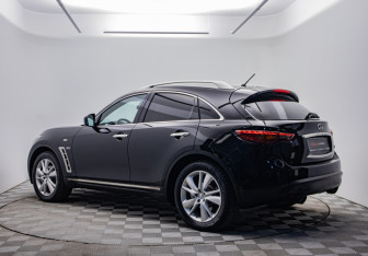 Подержанный автомобиль Infiniti QX70 2016 года (7 фото)