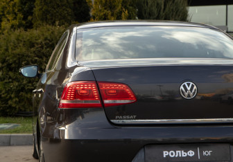 Подержанный автомобиль Volkswagen Passat Sedan 2011 года (21 фото)