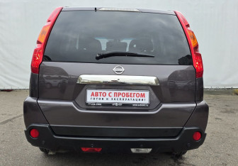 Подержанный автомобиль Nissan X-Trail 2010 года (6 фото)