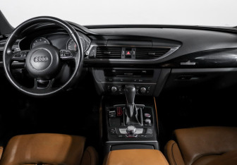Подержанный автомобиль Audi A7 2016 года (12 фото)