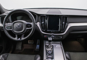 Подержанный автомобиль Volvo XC60 2019 года (13 фото)