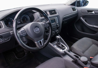 Подержанный автомобиль Volkswagen Jetta Sedan 2014 года (9 фото)