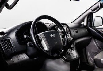 Подержанный автомобиль Hyundai Grand Starex 2011 года (13 фото)