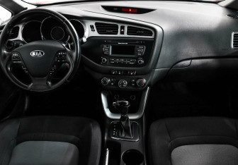 Подержанный автомобиль Kia Ceed Hatchback 2012 года (6 фото)