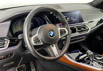 Подержанный автомобиль BMW X5 2019 года (7 фото)