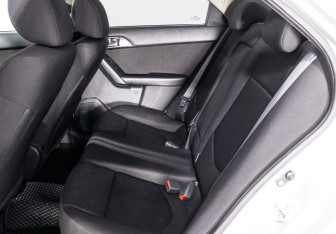 Подержанный автомобиль Kia Cerato Sedan 2012 года (10 фото)