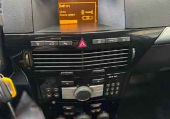 Подержанный автомобиль Opel Astra Sedan 2011 года (11 фото)