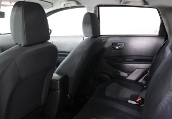 Подержанный автомобиль Nissan Qashqai 2011 года (12 фото)