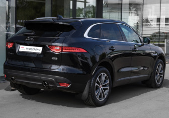Подержанный автомобиль Jaguar F-Pace 2016 года (5 фото)